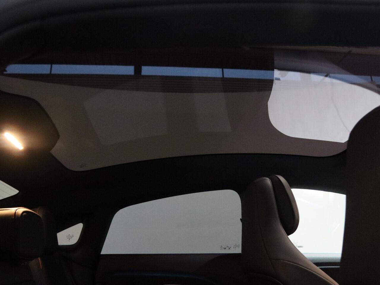 Mercedes-Benz CLA-KLASSE 250+ Launch Edition 85 kWh | Night | Panoramadak | Stoelverwarming | DISTRONIC | Achteruitrijcamera | Dodehoekassistent | Trekhaak |