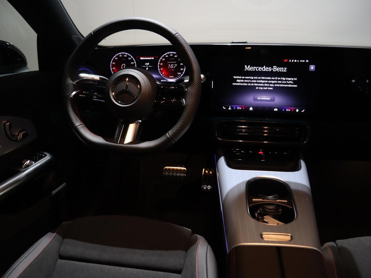 Mercedes-Benz CLA-KLASSE 250+ Launch Edition 85 kWh | Night | Panoramadak | Stoelverwarming | DISTRONIC | Achteruitrijcamera | Dodehoekassistent | Trekhaak |