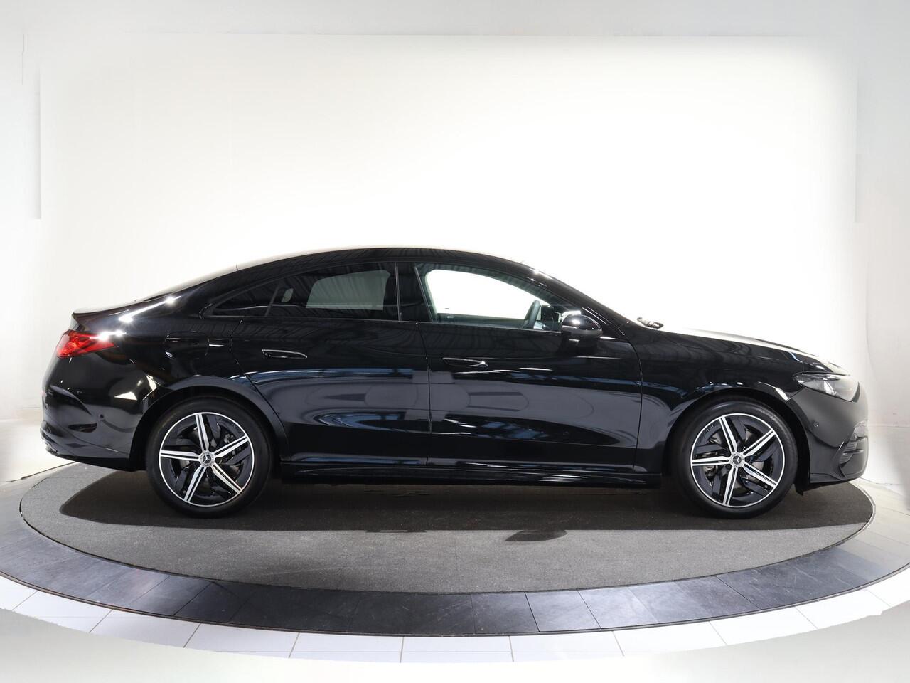 Mercedes-Benz CLA-KLASSE 250+ Launch Edition 85 kWh | Night | Panoramadak | Stoelverwarming | DISTRONIC | Achteruitrijcamera | Dodehoekassistent | Trekhaak |