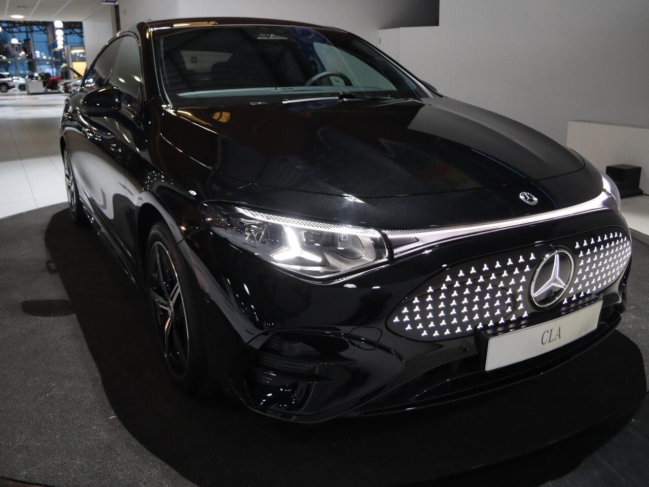 Mercedes-Benz CLA-KLASSE 250+ Launch Edition 85 kWh | Night | Panoramadak | Stoelverwarming | DISTRONIC | Achteruitrijcamera | Dodehoekassistent | Trekhaak |