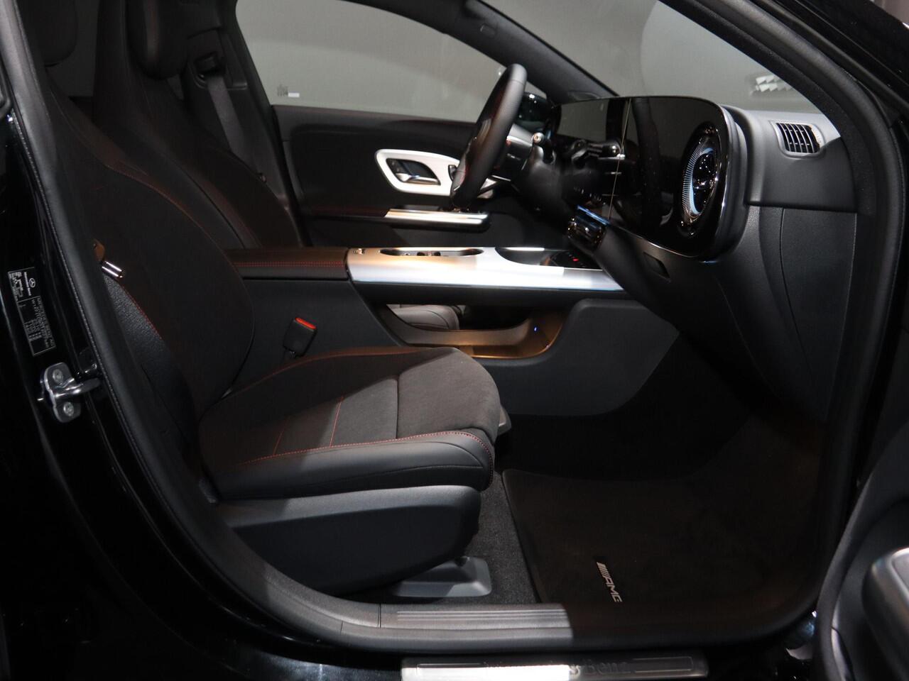 Mercedes-Benz CLA-KLASSE 250+ Launch Edition 85 kWh | Night | Panoramadak | Stoelverwarming | DISTRONIC | Achteruitrijcamera | Dodehoekassistent | Trekhaak |