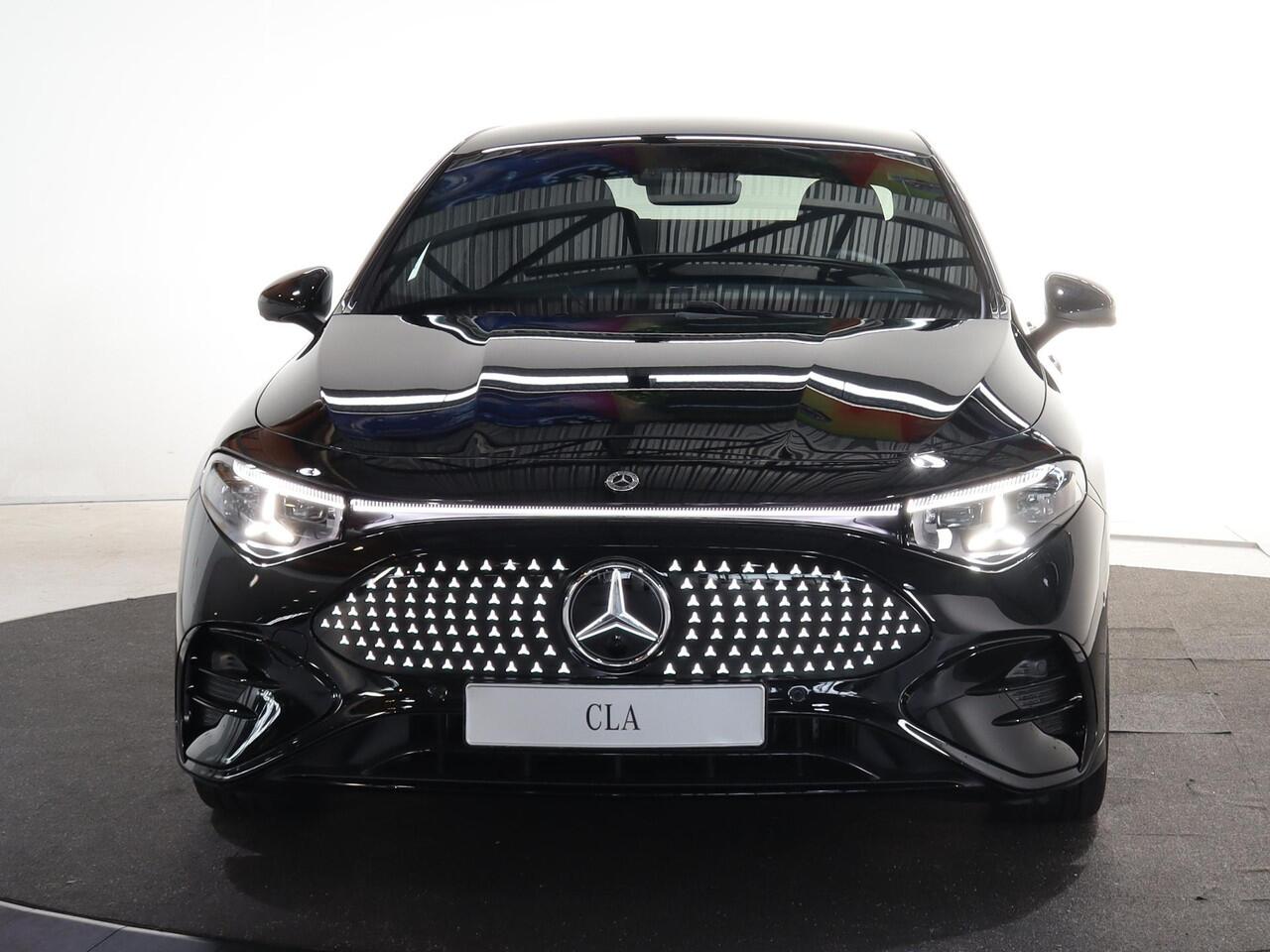 Mercedes-Benz CLA-KLASSE 250+ Launch Edition 85 kWh | Night | Panoramadak | Stoelverwarming | DISTRONIC | Achteruitrijcamera | Dodehoekassistent | Trekhaak |