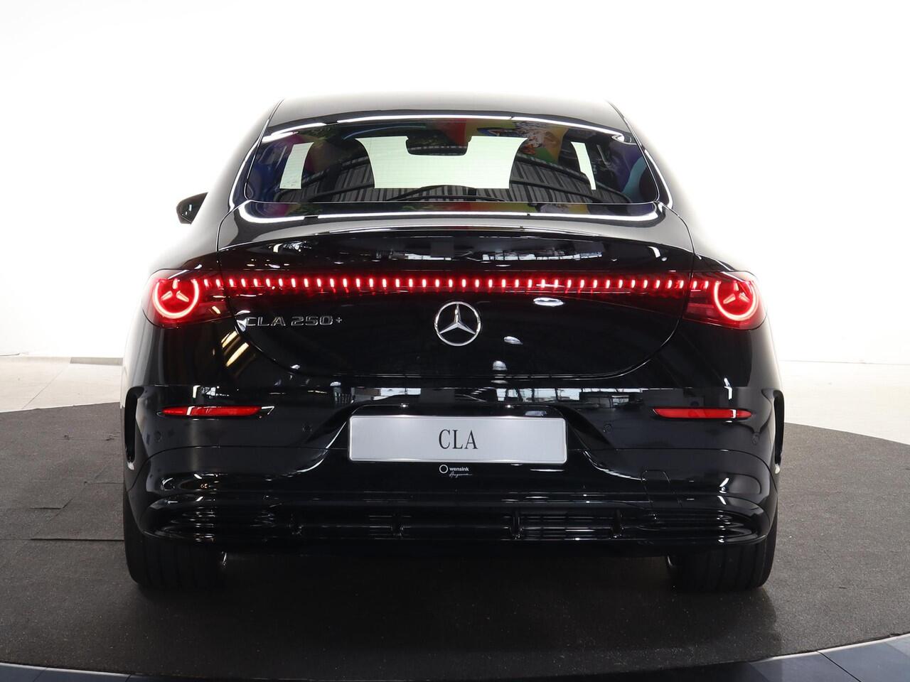 Mercedes-Benz CLA-KLASSE 250+ Launch Edition 85 kWh | Night | Panoramadak | Stoelverwarming | DISTRONIC | Achteruitrijcamera | Dodehoekassistent | Trekhaak |