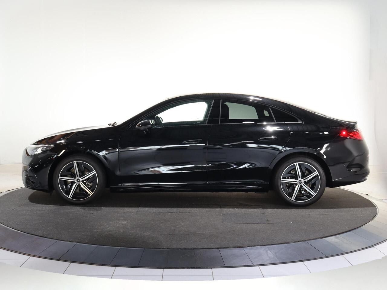 Mercedes-Benz CLA-KLASSE 250+ Launch Edition 85 kWh | Night | Panoramadak | Stoelverwarming | DISTRONIC | Achteruitrijcamera | Dodehoekassistent | Trekhaak |