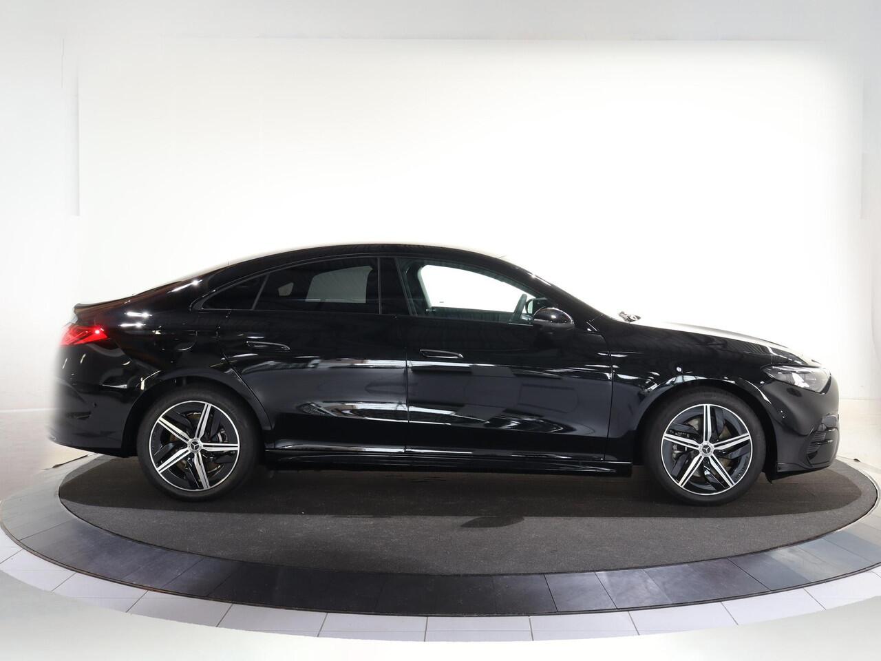 Mercedes-Benz CLA-KLASSE 250+ Launch Edition 85 kWh | Night | Panoramadak | Stoelverwarming | DISTRONIC | Achteruitrijcamera | Dodehoekassistent | Trekhaak |