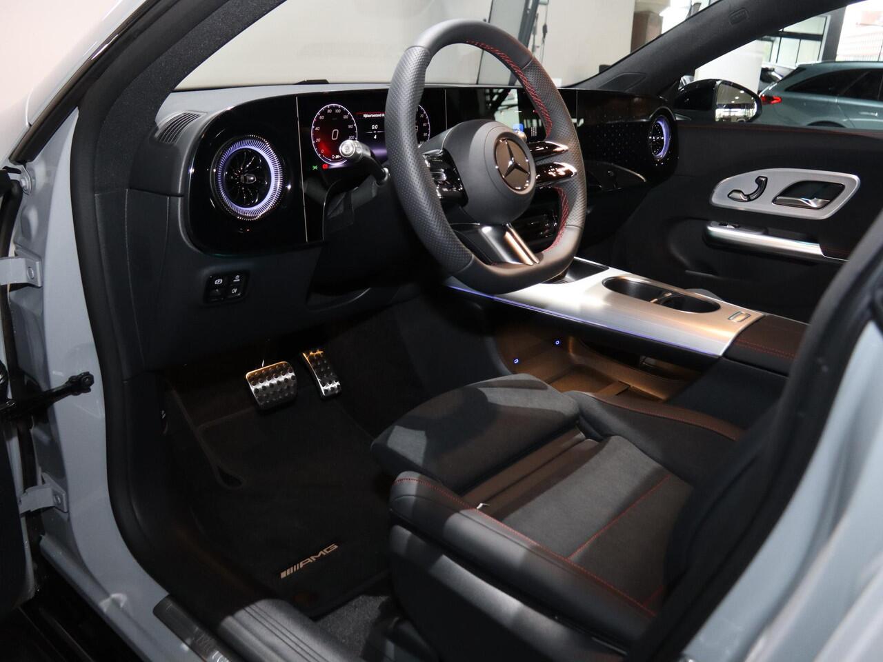 Mercedes-Benz CLA-KLASSE 250+ Launch Edition 85 kWh | Night | Panoramadak | DISTRONIC | Achteruitrijcamera | Dodehoekassistent |