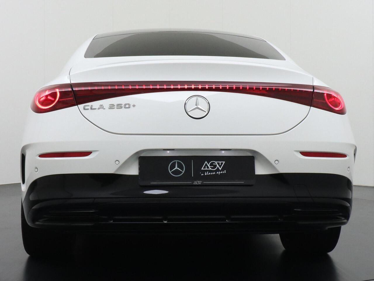 Mercedes-Benz CLA-KLASSE 250+ Launch Edition 85 kWh Accu | Memorystoelen | Warmtepomp | Multibeam Led | Stoelverwarming Voorin | Distronic Cruise Control | Achteruitrijcamera | Nightpakket | Dodehoekassistent