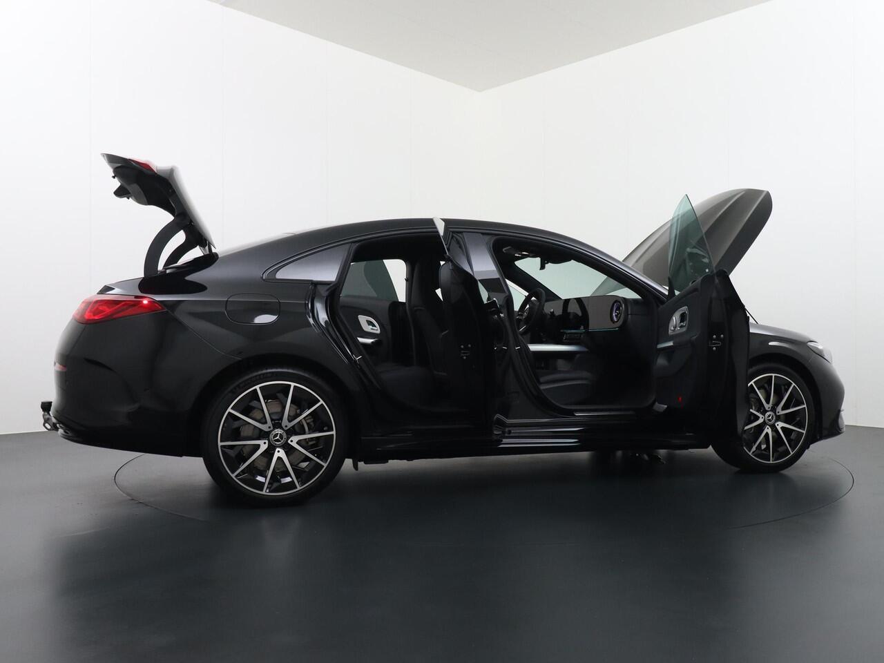 Mercedes-Benz CLA-KLASSE 250+ Launch Edition 85 kWh Accu | Trekhaak Wegklapbaar | Memorystoelen | Warmtepomp | Multibeam Led | Stoelverwarming Voorin | Distronic Cruise Control | Achteruitrijcamera | Nightpakket | Dodehoekassistent