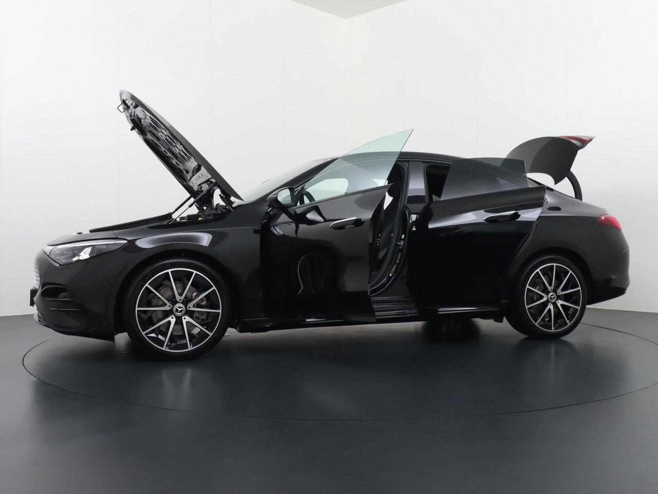 Mercedes-Benz CLA-KLASSE 250+ Launch Edition 85 kWh Accu | Trekhaak Wegklapbaar | Memorystoelen | Warmtepomp | Multibeam Led | Stoelverwarming Voorin | Distronic Cruise Control | Achteruitrijcamera | Nightpakket | Dodehoekassistent