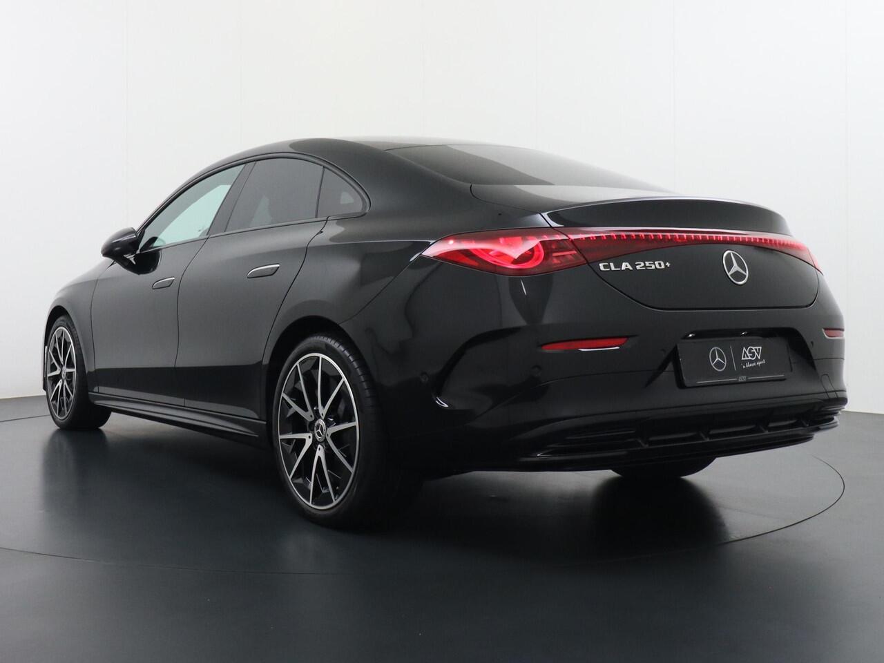 Mercedes-Benz CLA-KLASSE 250+ Launch Edition 85 kWh Accu | Memorystoelen | Warmtepomp | Multibeam Led | Stoelverwarming Voorin | Distronic Cruise Control | Achteruitrijcamera | Nightpakket | Dodehoekassistent