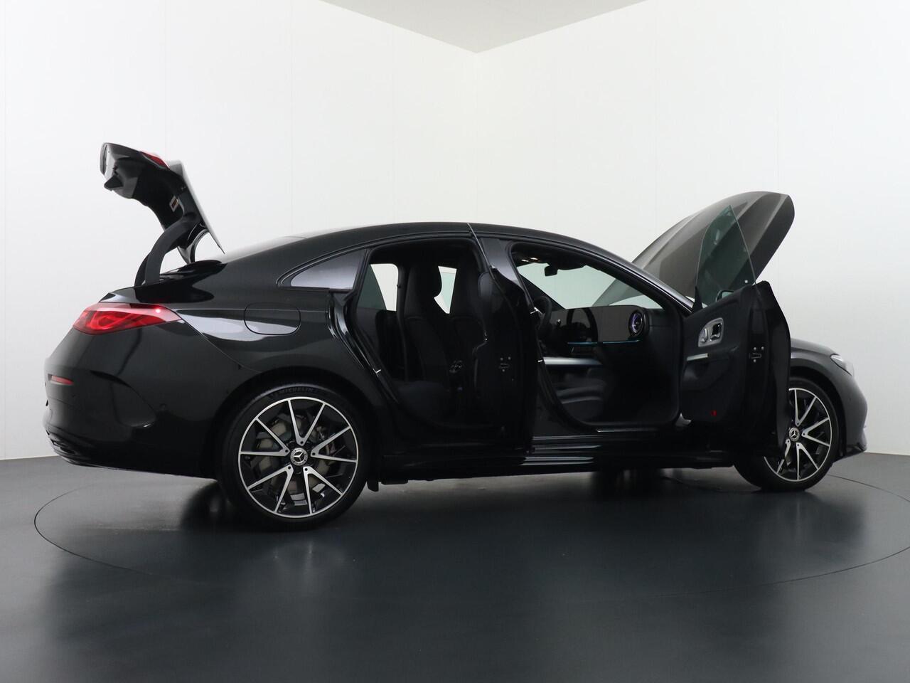 Mercedes-Benz CLA-KLASSE 250+ Launch Edition 85 kWh Accu | Memorystoelen | Warmtepomp | Multibeam Led | Stoelverwarming Voorin | Distronic Cruise Control | Achteruitrijcamera | Nightpakket | Dodehoekassistent