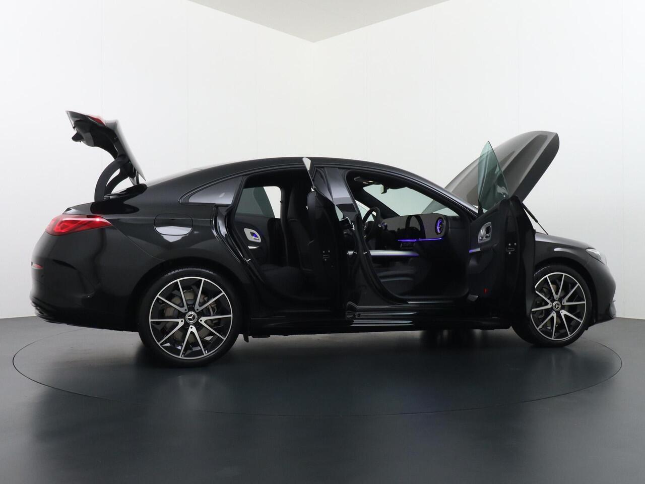 Mercedes-Benz CLA-KLASSE 250+ Launch Edition 85 kWh Accu | Memorystoelen | Warmtepomp | Multibeam Led | Stoelverwarming Voorin | Distronic Cruise Control | Achteruitrijcamera | Nightpakket | Dodehoekassistent