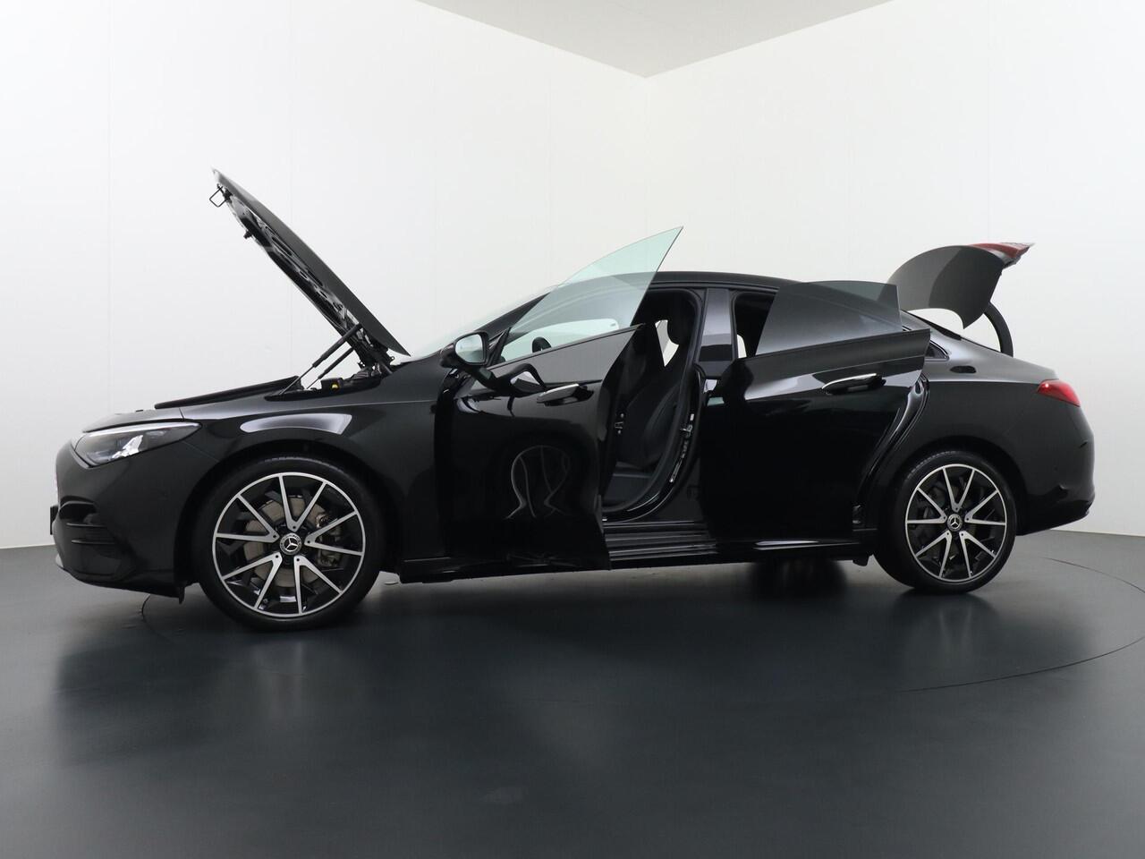 Mercedes-Benz CLA-KLASSE 250+ Launch Edition 85 kWh Accu | Memorystoelen | Warmtepomp | Multibeam Led | Stoelverwarming Voorin | Distronic Cruise Control | Achteruitrijcamera | Nightpakket | Dodehoekassistent