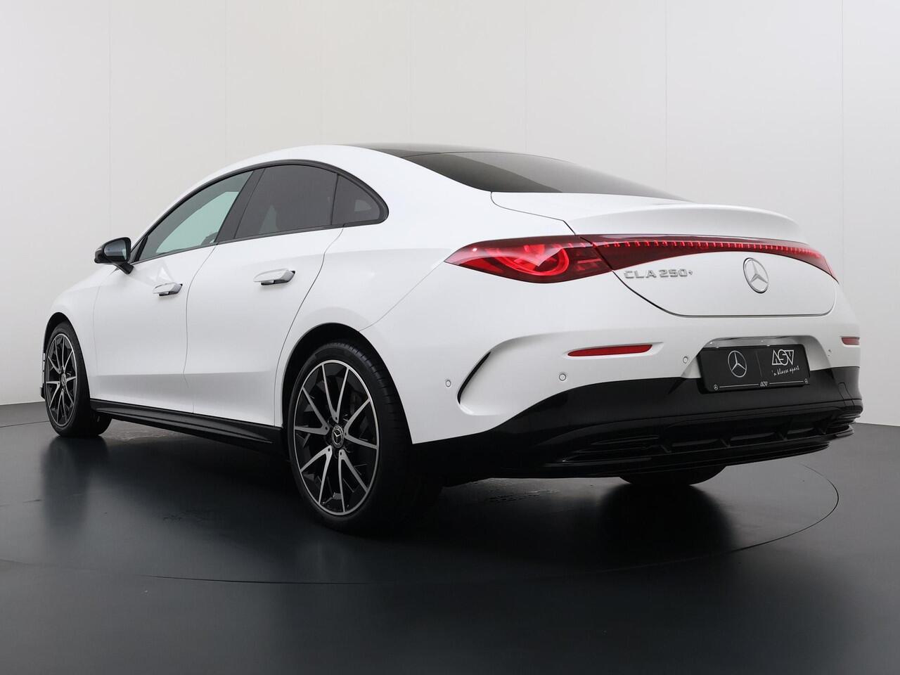 Mercedes-Benz CLA-KLASSE 250+ Launch Edition 85 kWh Accu | Memorystoelen | Warmtepomp | Multibeam Led | Stoelverwarming Voorin | Distronic Cruise Control | Achteruitrijcamera | Nightpakket | Dodehoekassistent