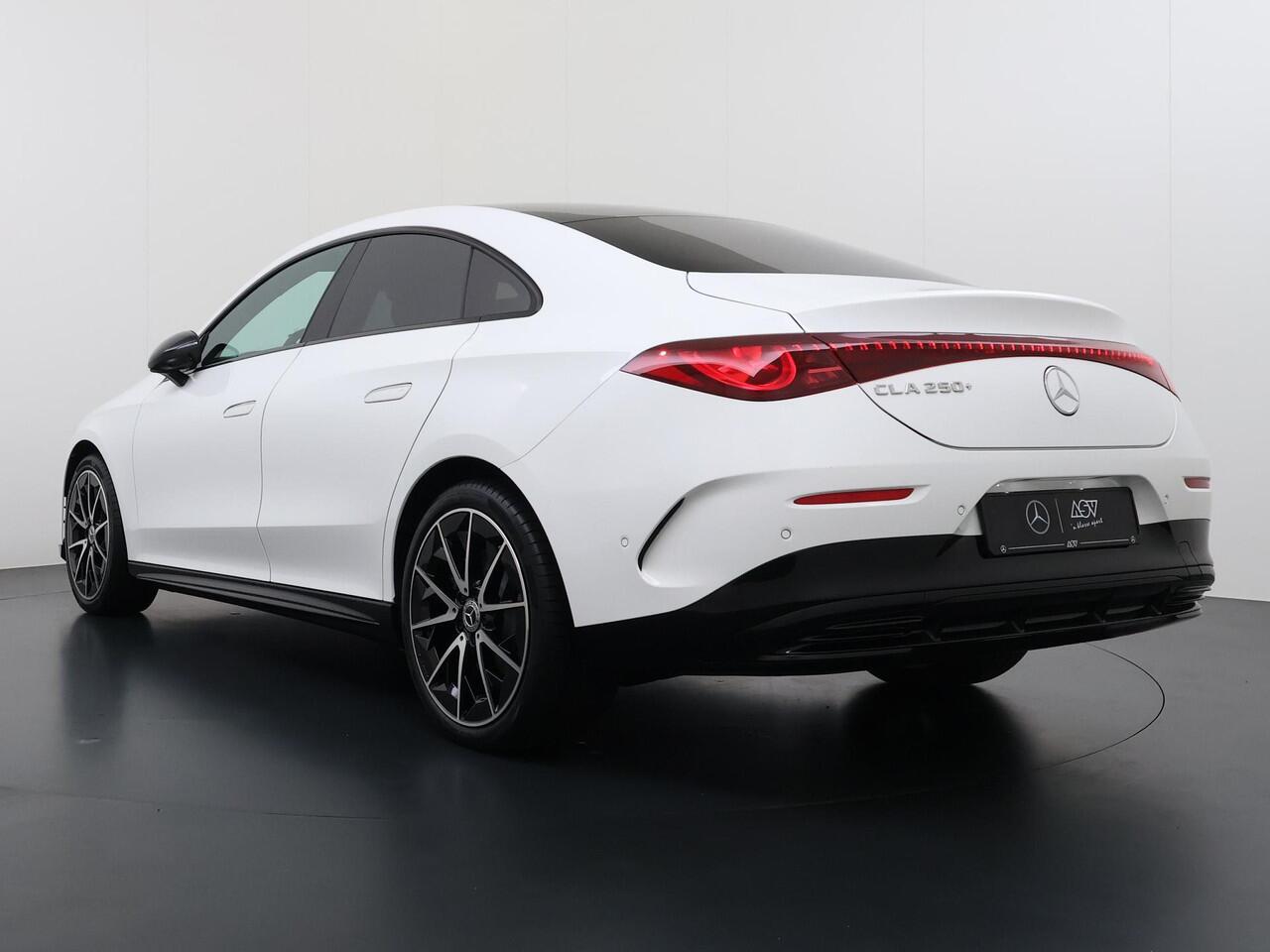 Mercedes-Benz CLA-KLASSE 250+ Launch Edition 85 kWh Accu | Trekhaak Wegklapbaar | Memorystoelen | Warmtepomp | Multibeam Led | Stoelverwarming Voorin | Distronic Cruise Control | Achteruitrijcamera | Nightpakket | Dodehoekassistent