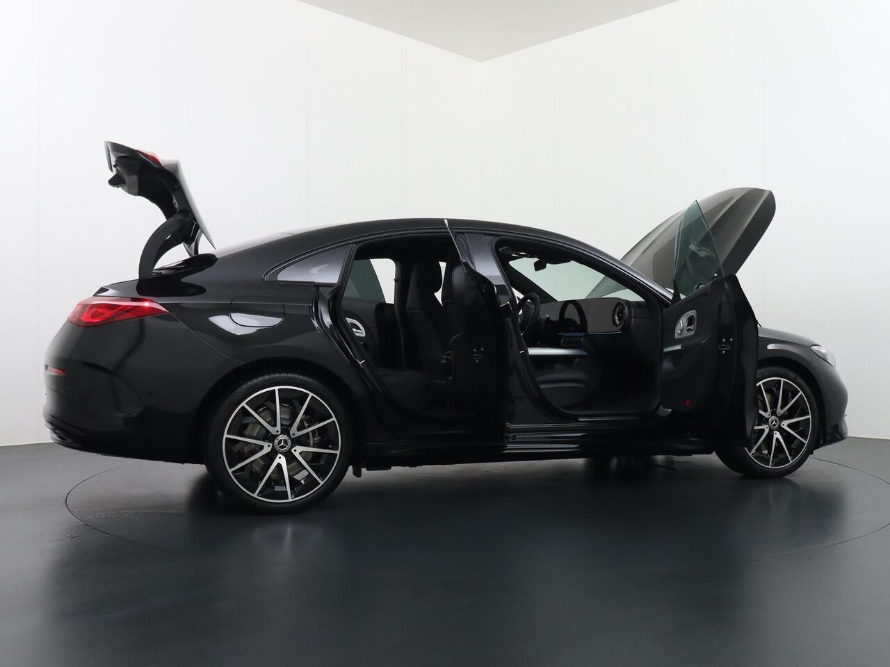 Mercedes-Benz CLA-KLASSE 250+ Launch Edition 85 kWh Accu | Trekhaak Wegklapbaar | Memorystoelen | Warmtepomp | Multibeam Led | Stoelverwarming Voorin | Distronic Cruise Control | Achteruitrijcamera | Nightpakket | Dodehoekassistent