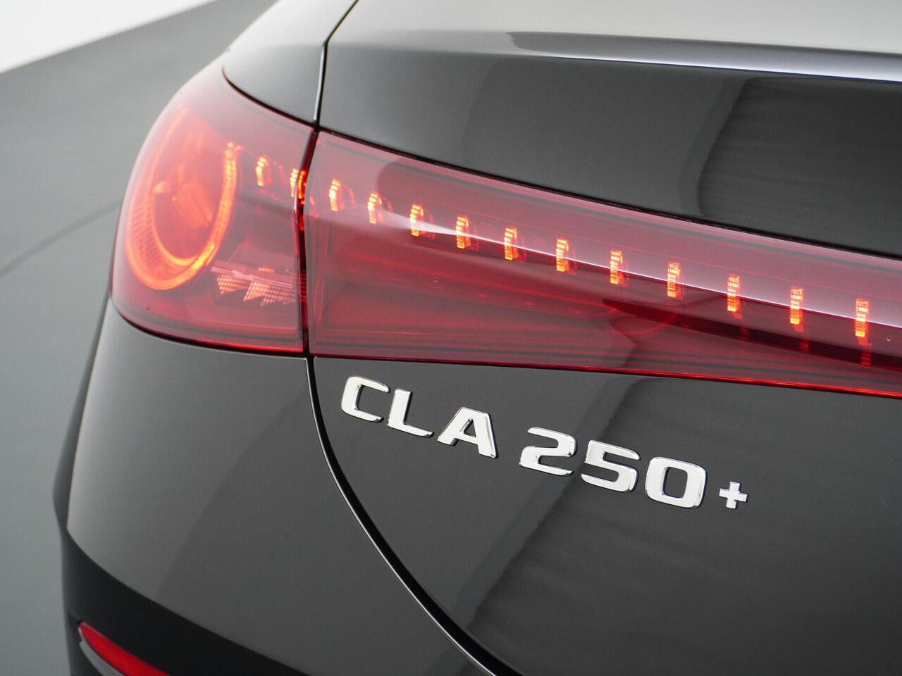 Mercedes-Benz CLA-KLASSE 250+ Launch Edition 85 kWh Accu | Trekhaak Wegklapbaar | Memorystoelen | Warmtepomp | Multibeam Led | Stoelverwarming Voorin | Distronic Cruise Control | Achteruitrijcamera | Nightpakket | Dodehoekassistent