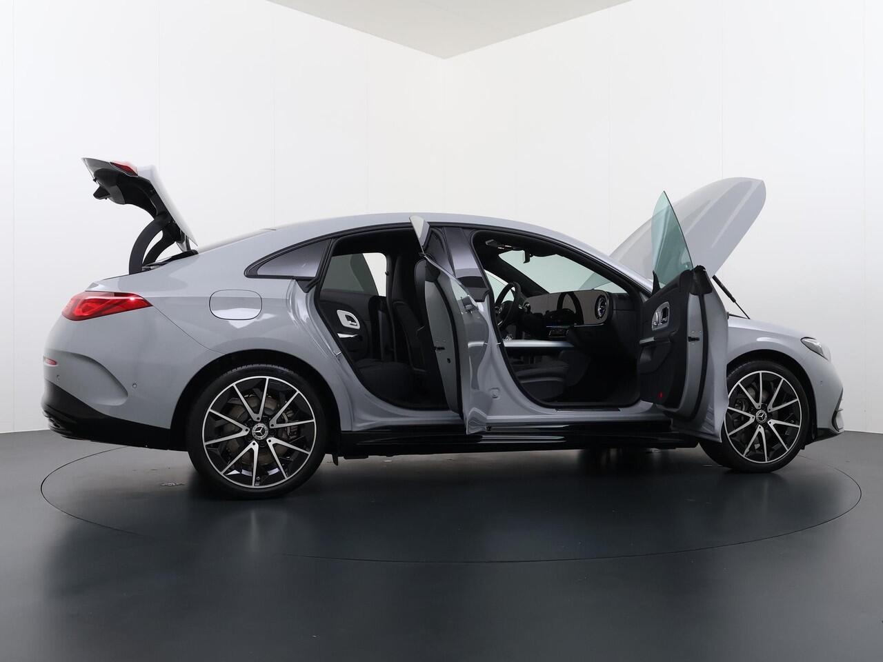 Mercedes-Benz CLA-KLASSE 250+ Launch Edition 85 kWh Accu | Memorystoelen | Warmtepomp | Multibeam Led | Stoelverwarming Voorin | Distronic Cruise Control | Achteruitrijcamera | Nightpakket | Dodehoekassistent