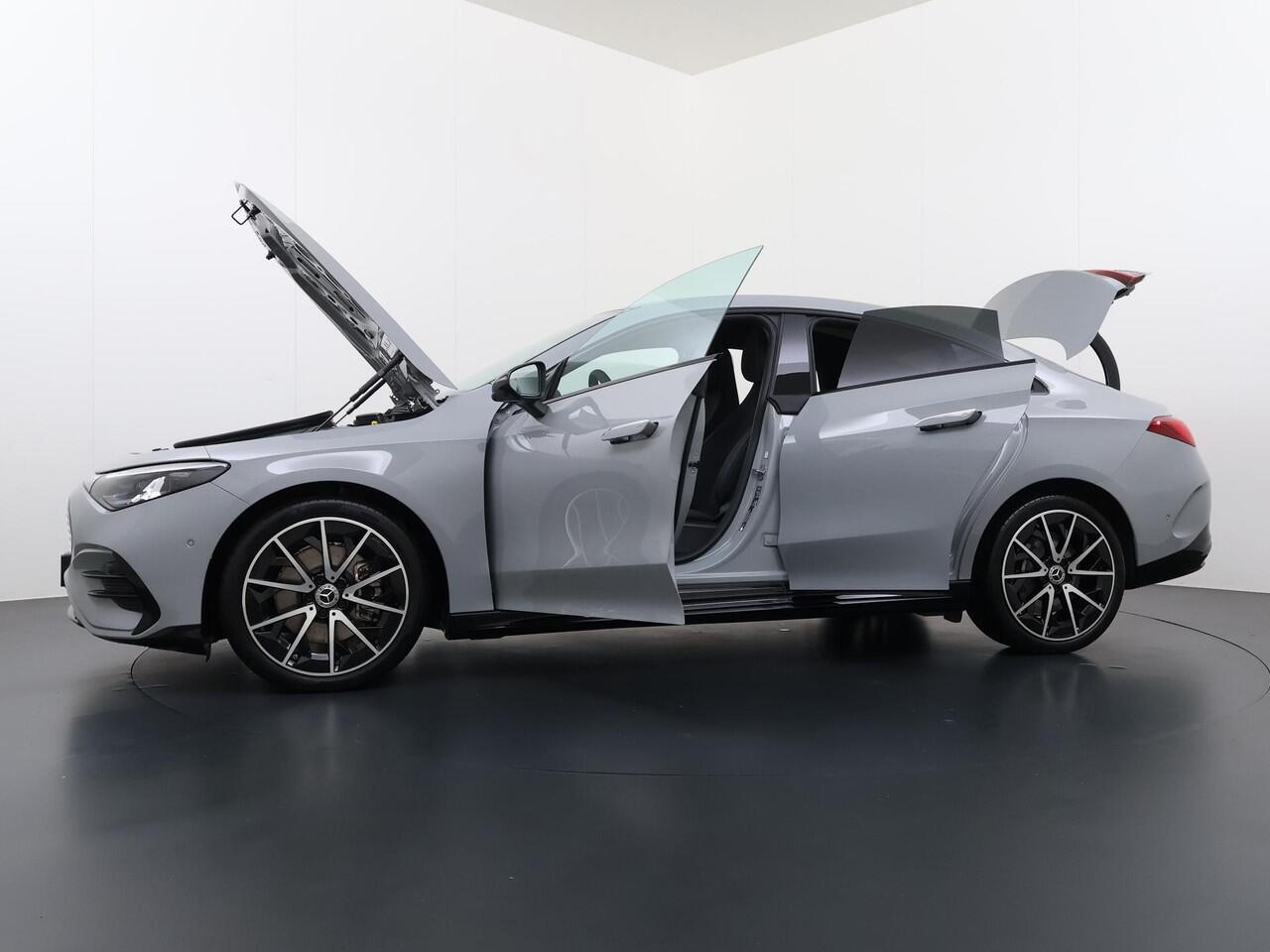 Mercedes-Benz CLA-KLASSE 250+ Launch Edition 85 kWh Accu | Memorystoelen | Warmtepomp | Multibeam Led | Stoelverwarming Voorin | Distronic Cruise Control | Achteruitrijcamera | Nightpakket | Dodehoekassistent