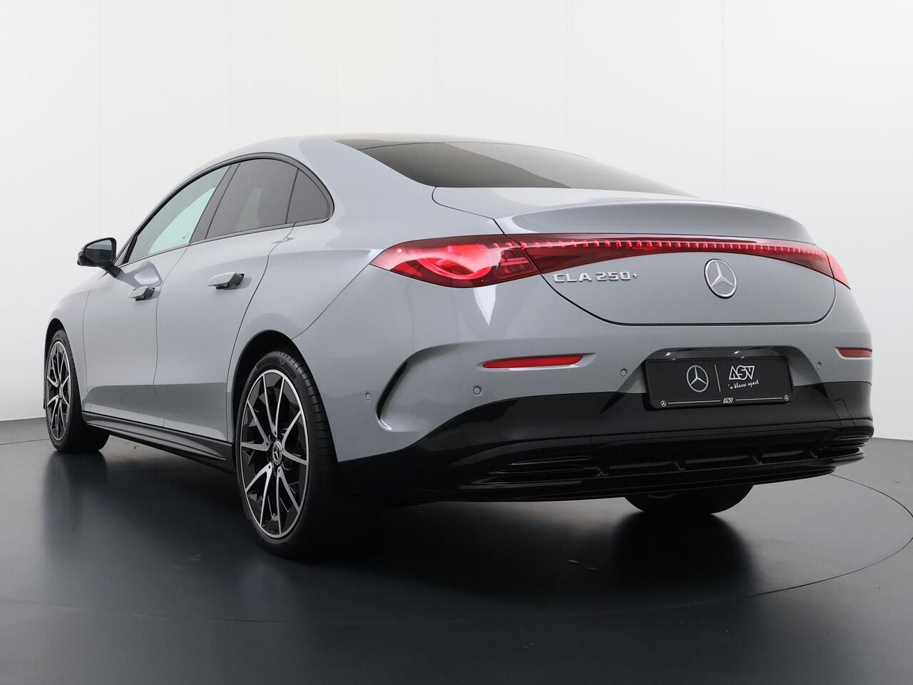 Mercedes-Benz CLA-KLASSE 250+ Launch Edition 85 kWh Accu | Memorystoelen | Warmtepomp | Multibeam Led | Stoelverwarming Voorin | Distronic Cruise Control | Achteruitrijcamera | Nightpakket | Dodehoekassistent