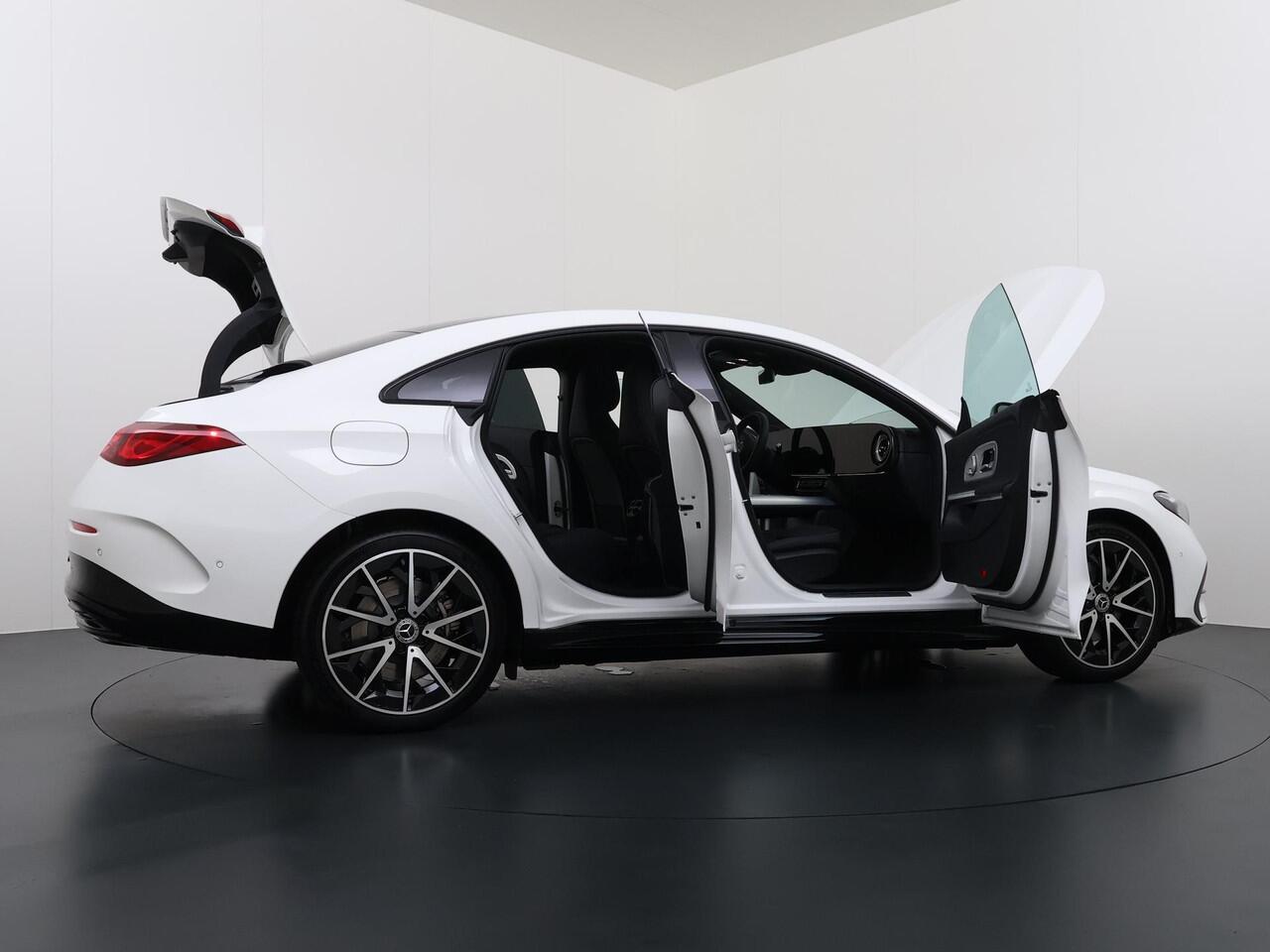 Mercedes-Benz CLA-KLASSE 250+ Launch Edition 85 kWh Accu | Memorystoelen | Warmtepomp | Multibeam Led | Stoelverwarming Voorin | Distronic Cruise Control | Achteruitrijcamera | Nightpakket | Dodehoekassistent