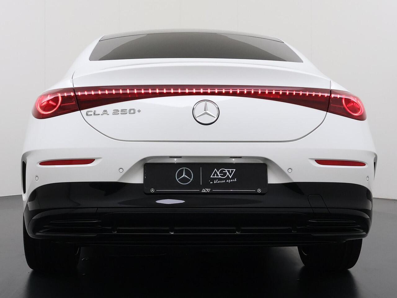 Mercedes-Benz CLA-KLASSE 250+ Launch Edition 85 kWh Accu | Memorystoelen | Warmtepomp | Multibeam Led | Stoelverwarming Voorin | Distronic Cruise Control | Achteruitrijcamera | Nightpakket | Dodehoekassistent
