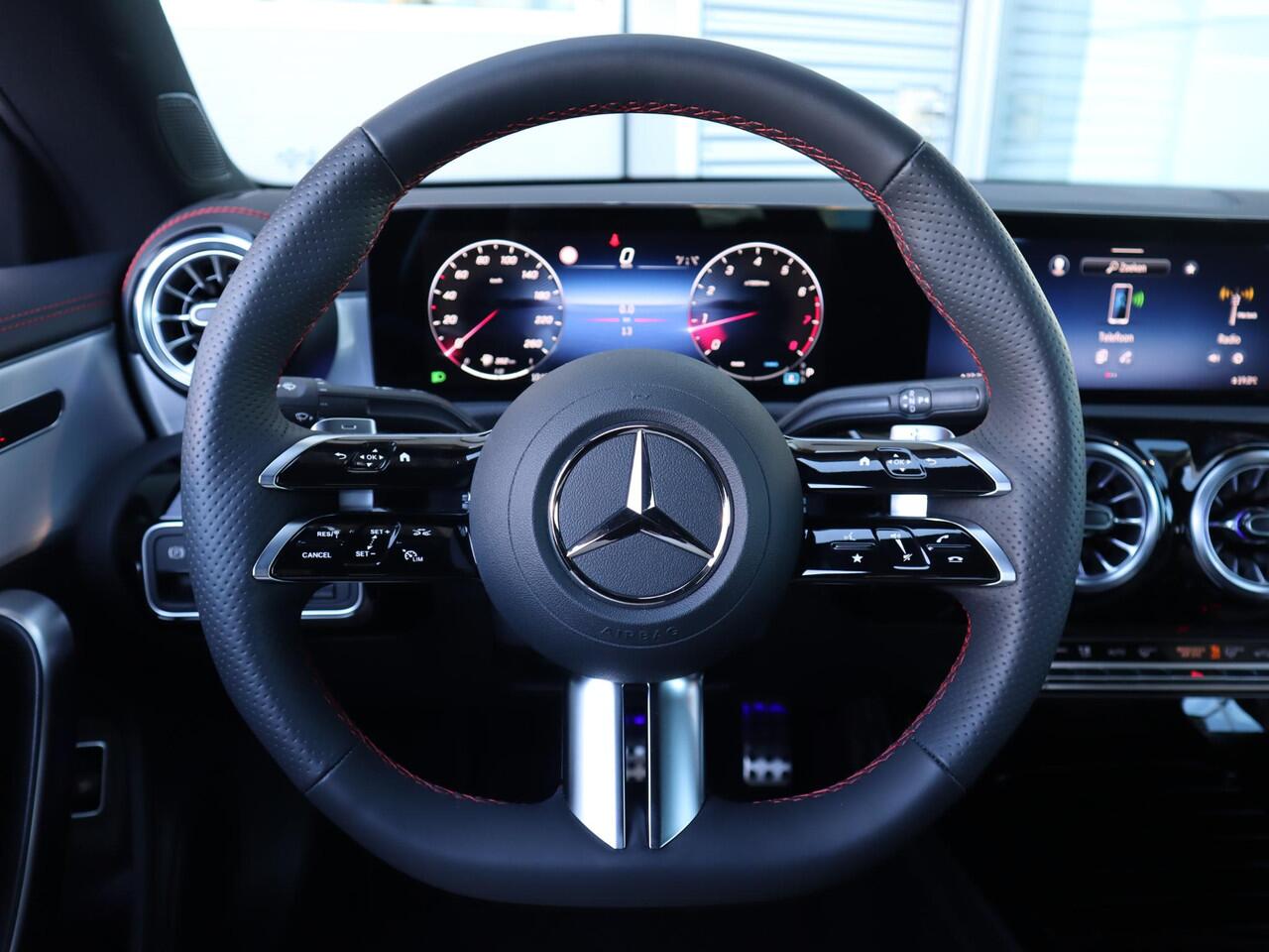 Mercedes-Benz CLA-KLASSE 180 Star Edition AMG Line