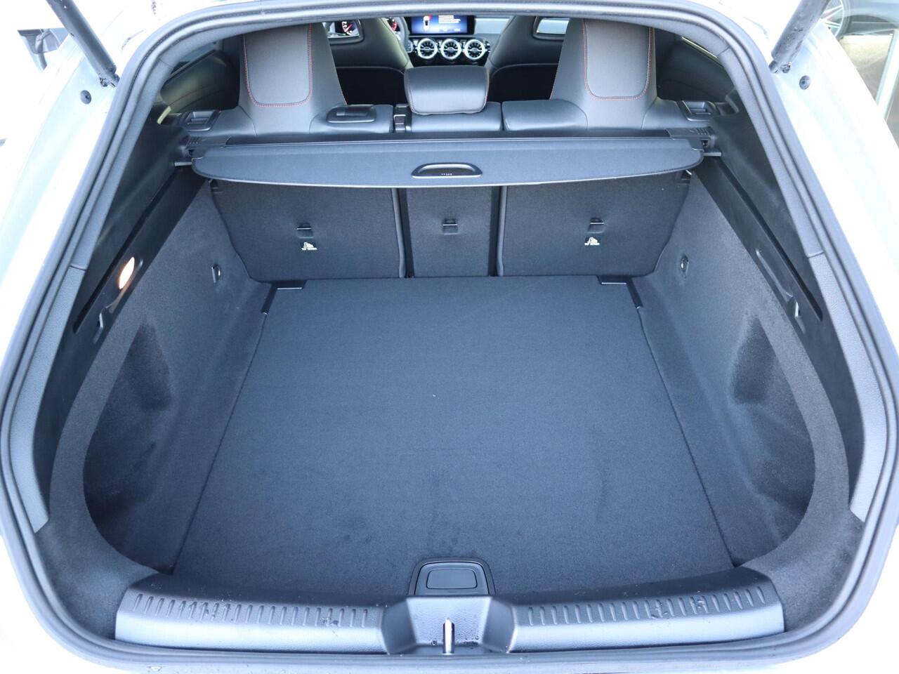 Mercedes-Benz CLA-KLASSE Shooting Brake 180 Star Edition AMG Line