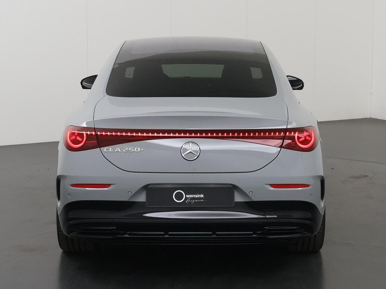 Mercedes-Benz CLA-KLASSE 250+ Launch Edition 85 kWh | Night | Panoramadak | DISTRONIC | Achteruitrijcamera | Dodehoekassistent |