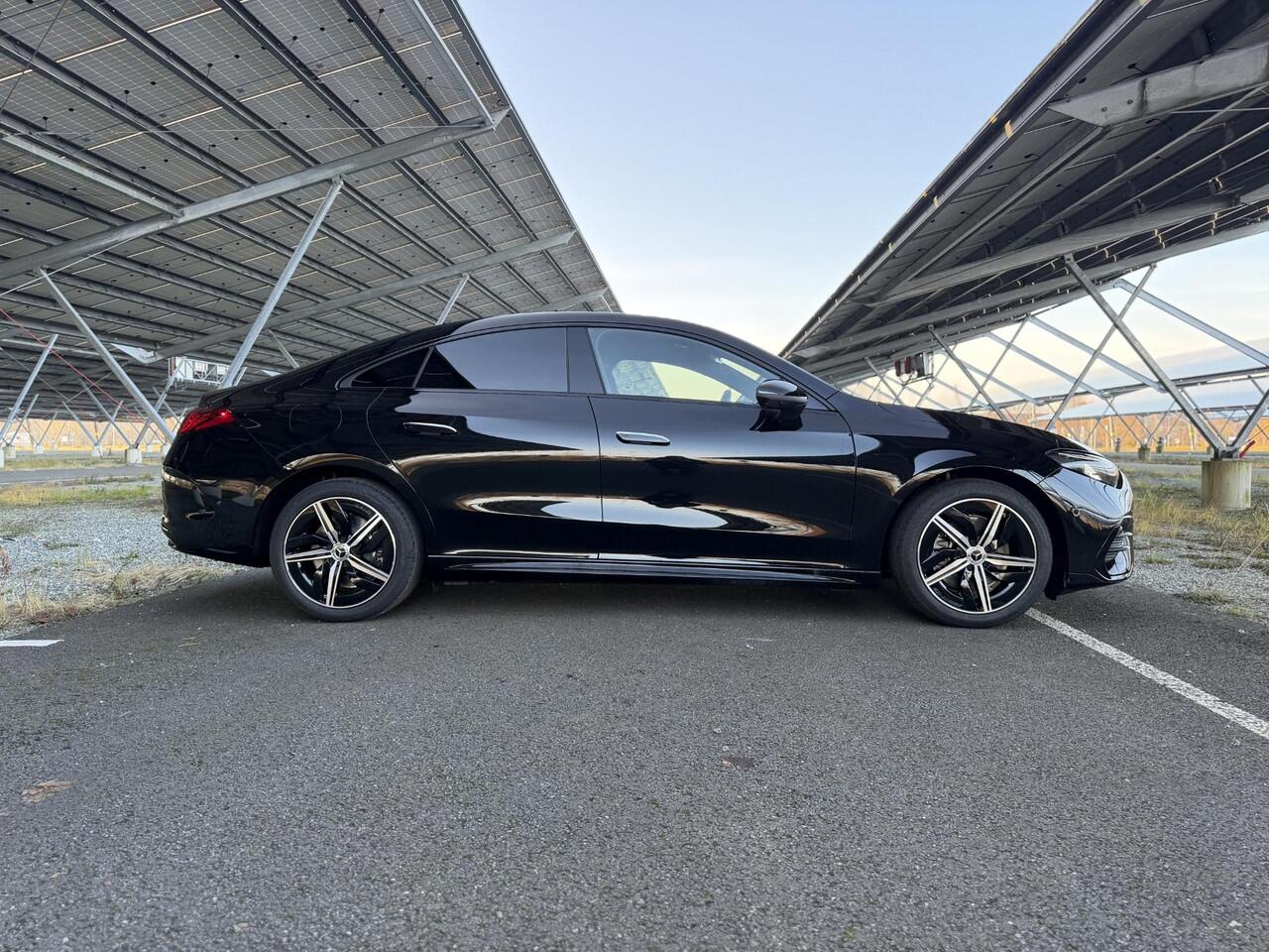 Mercedes-Benz CLA-KLASSE 250+ Launch Edition 85 kWh | Night | Panoramadak | Stoelverwarming | DISTRONIC | Achteruitrijcamera | Dodehoekassistent |