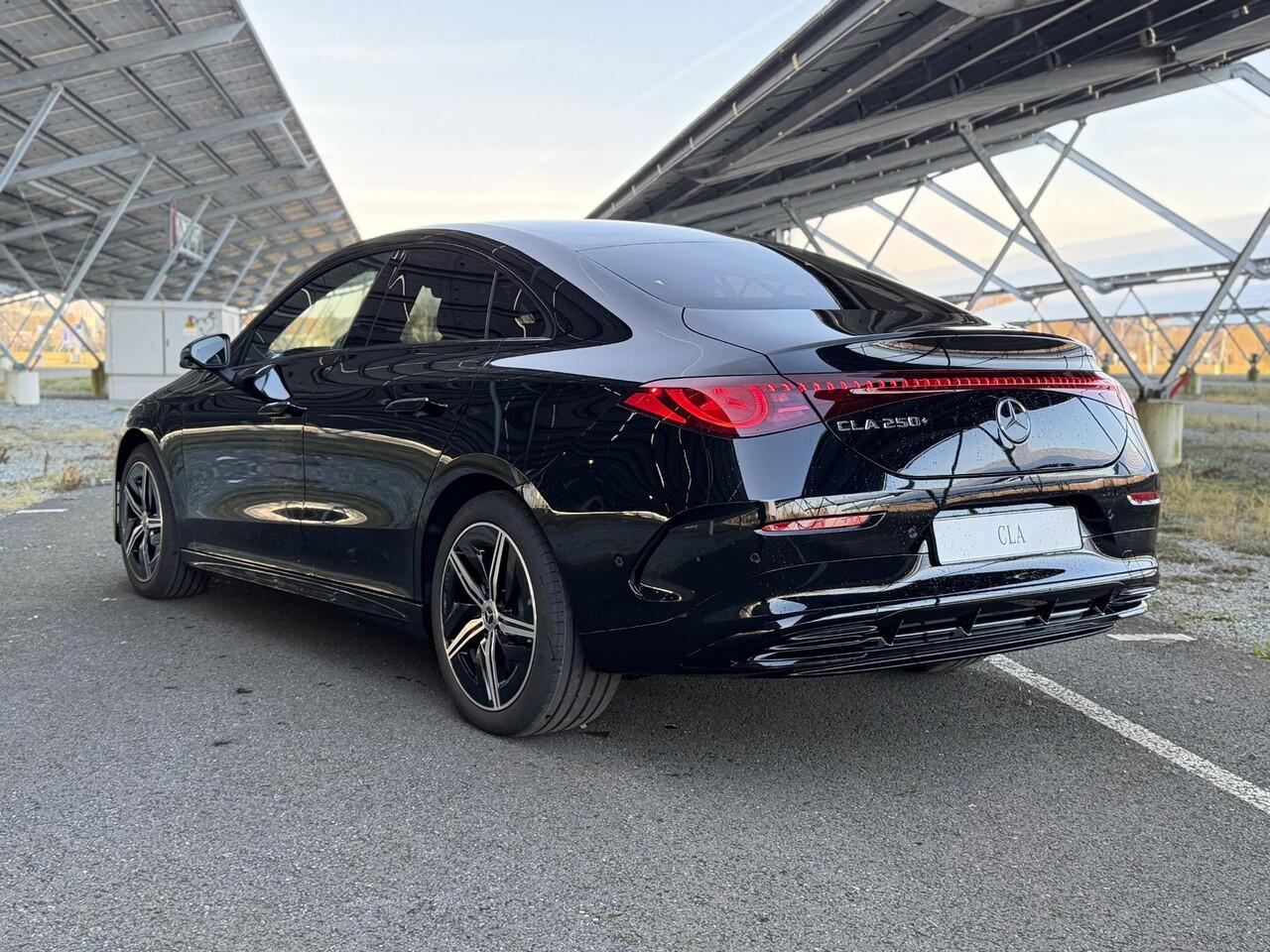 Mercedes-Benz CLA-KLASSE 250+ Launch Edition 85 kWh | Night | Panoramadak | Stoelverwarming | DISTRONIC | Achteruitrijcamera | Dodehoekassistent |