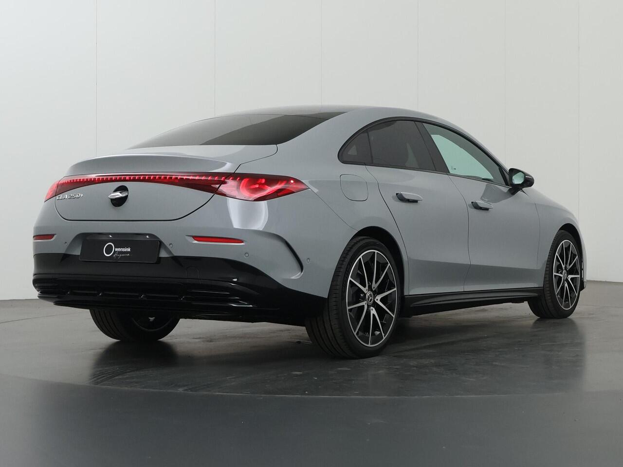 Mercedes-Benz CLA-KLASSE 250+ Launch Edition 85 kWh | Night | Panoramadak | Stoelverwarming | DISTRONIC | Achteruitrijcamera | Dodehoekassistent |