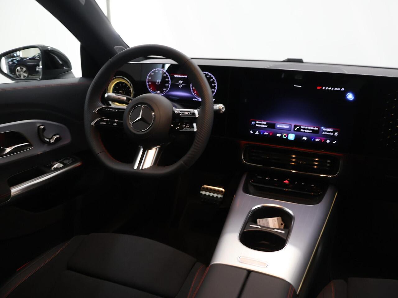 Mercedes-Benz CLA-KLASSE 250+ Launch Edition 85 kWh | Night | Panoramadak | Stoelverwarming | DISTRONIC | Achteruitrijcamera | Dodehoekassistent |