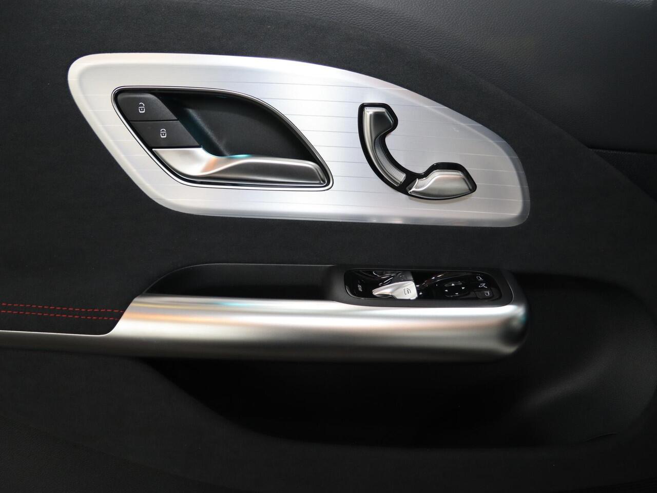 Mercedes-Benz CLA-KLASSE 250+ Launch Edition 85 kWh | Night | Panoramadak | DISTRONIC | Achteruitrijcamera | Dodehoekassistent |