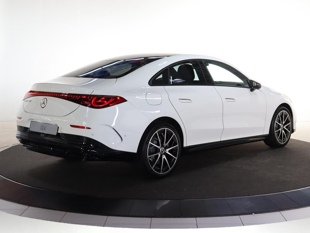 Mercedes-Benz CLA-KLASSE 250+ Launch Edition 85 kWh | Night | Panoramadak | DISTRONIC | Achteruitrijcamera | Dodehoekassistent |