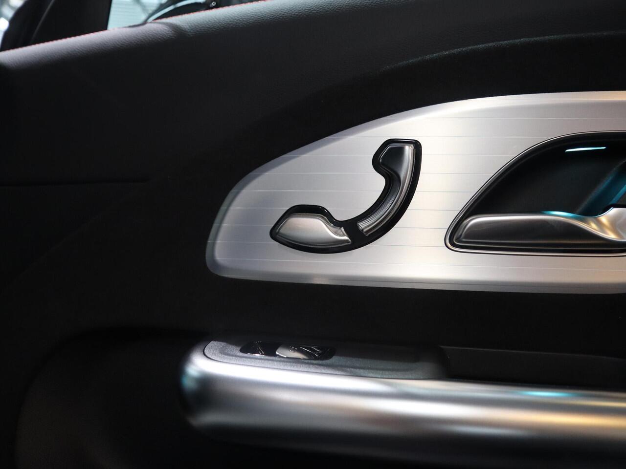 Mercedes-Benz CLA-KLASSE 250+ Launch Edition 85 kWh | Night | Panoramadak | Stoelverwarming | DISTRONIC | Achteruitrijcamera | Dodehoekassistent |