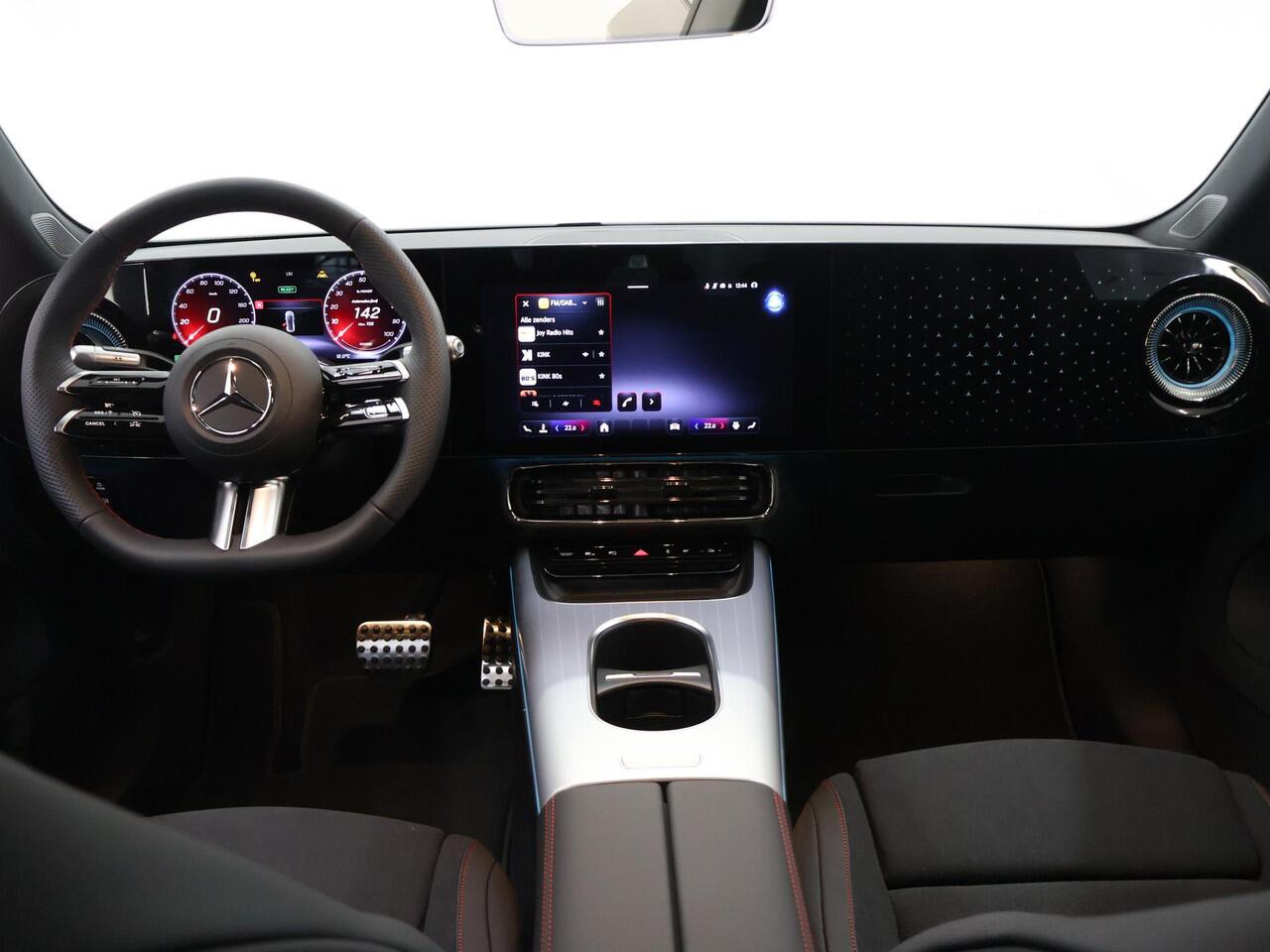 Mercedes-Benz CLA-KLASSE 250+ Launch Edition 85 kWh | Night | Panoramadak | Stoelverwarming | DISTRONIC | Achteruitrijcamera | Dodehoekassistent |