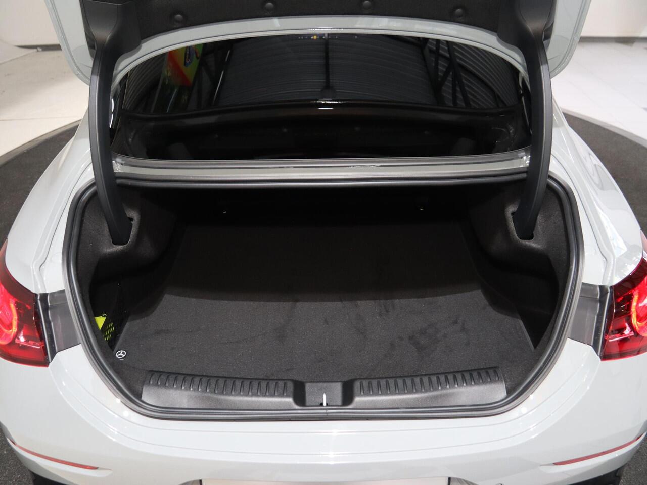 Mercedes-Benz CLA-KLASSE 200 Business Solution AMG | AMG Line Plus | Night | MBUX Superscreen | Head-Up | 19' AMG velgen |