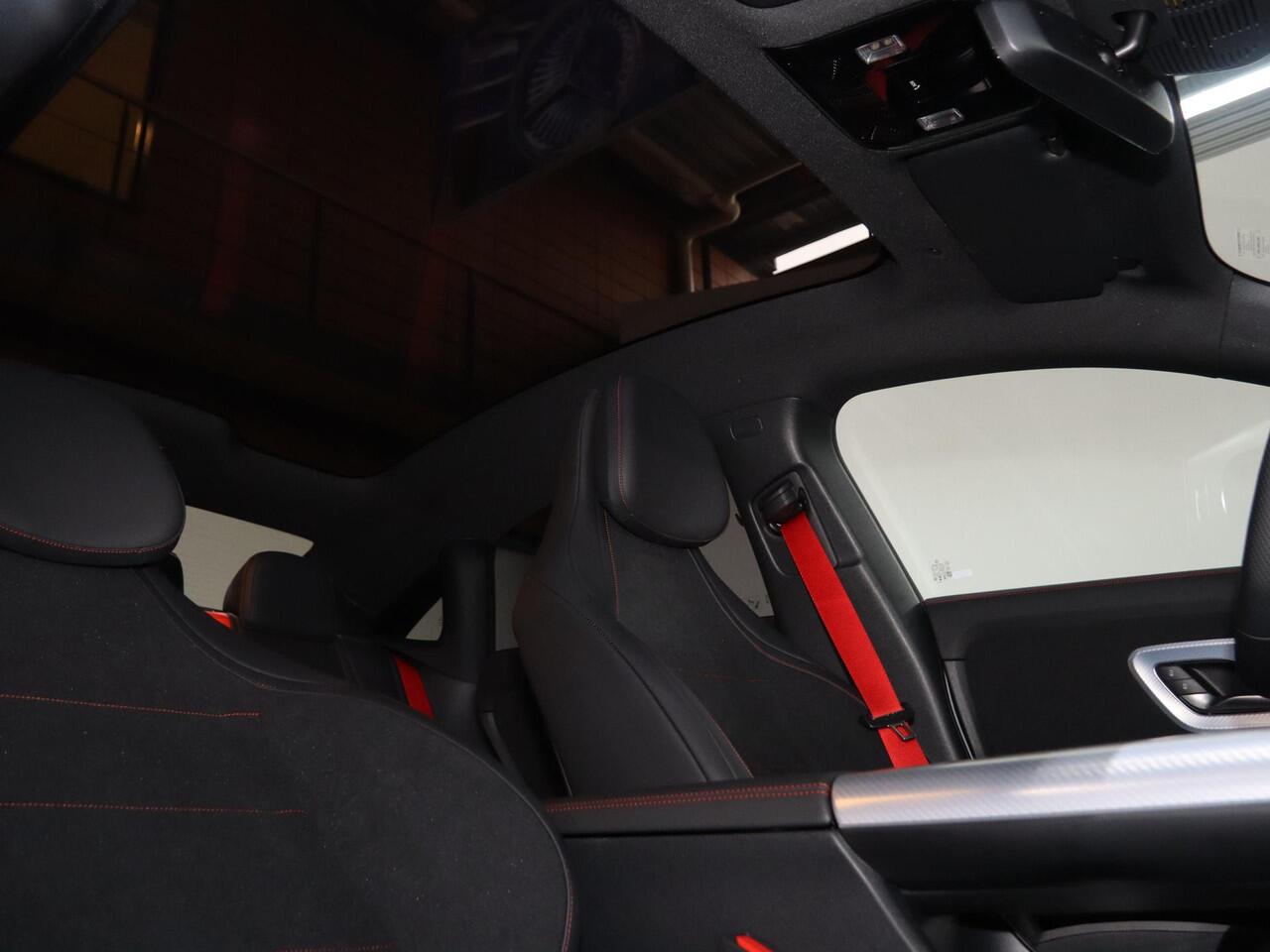 Mercedes-Benz CLA-KLASSE 200 Business Solution AMG | AMG Line Plus | Night | MBUX Superscreen | Head-Up | 19' AMG velgen |