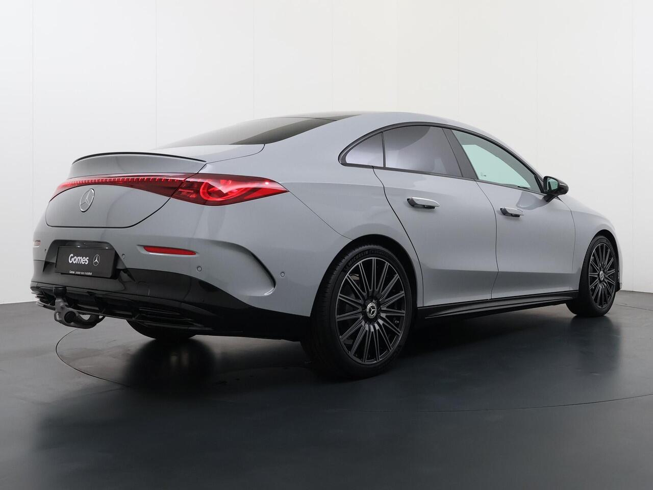 Mercedes-Benz CLA-KLASSE 180 Business Solution AMG | AMG Line Plus | Premium Plus Pakket | Night Pakket | Trekhaak | Panoramadak | MBUX Superscreen | Burmester 3D Surround | Head-up Display | Adaptieve Cruise Control | Dodehoekassistent | Verkeersbordenassistent | MULTIBEAM LED 