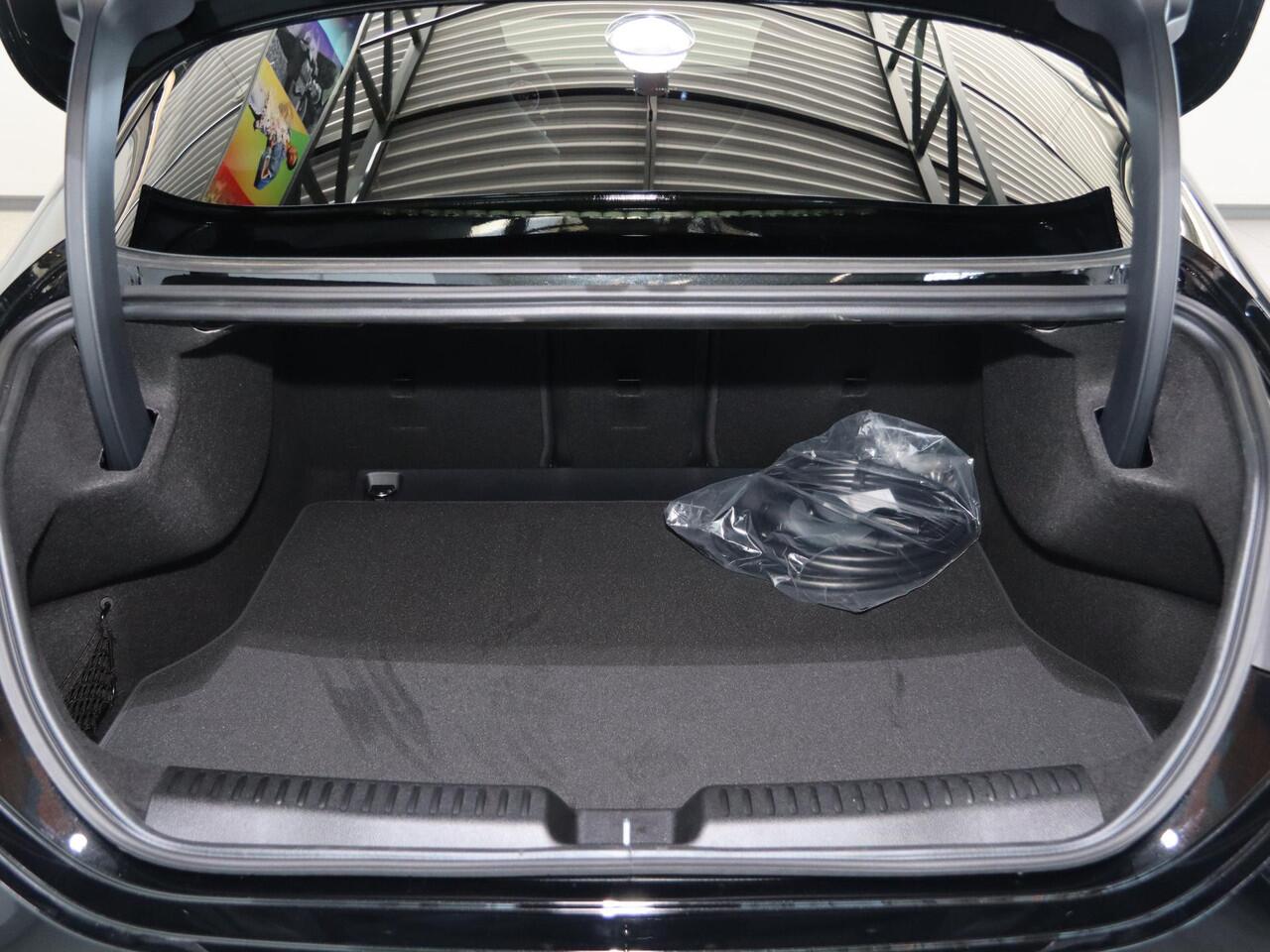 Mercedes-Benz CLA-KLASSE 250+ Launch Edition 85 kWh | Night | Panoramadak | Stoelverwarming | DISTRONIC | Achteruitrijcamera | Trekhaak |