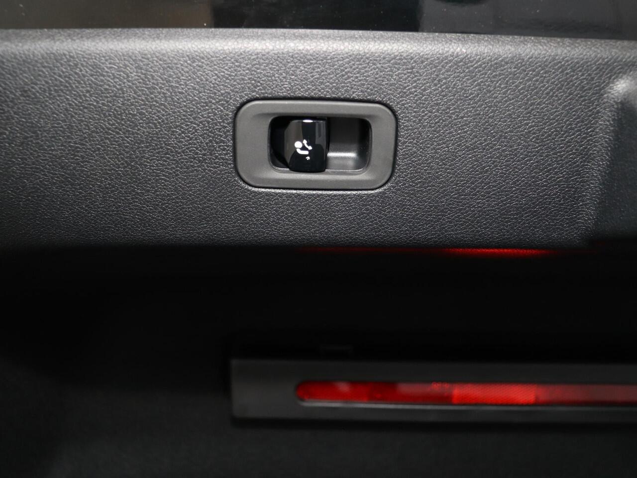 Mercedes-Benz CLA-KLASSE 250+ Launch Edition 85 kWh | Night | Panoramadak | Stoelverwarming | DISTRONIC | Achteruitrijcamera | Trekhaak |