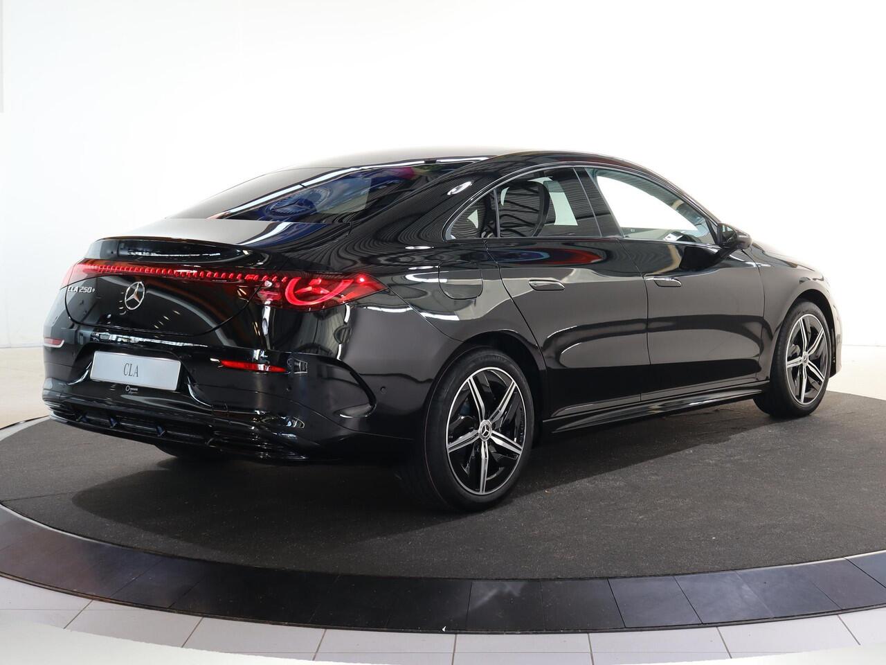 Mercedes-Benz CLA-KLASSE 250+ Launch Edition 85 kWh | Night | Panoramadak | Stoelverwarming | DISTRONIC | Achteruitrijcamera | Trekhaak |