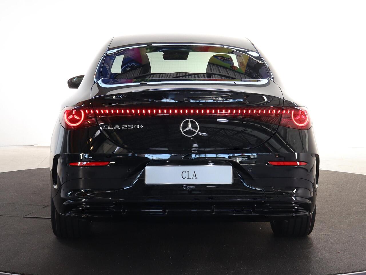 Mercedes-Benz CLA-KLASSE 250+ Launch Edition 85 kWh | Night | Panoramadak | Stoelverwarming | DISTRONIC | Achteruitrijcamera | Trekhaak |