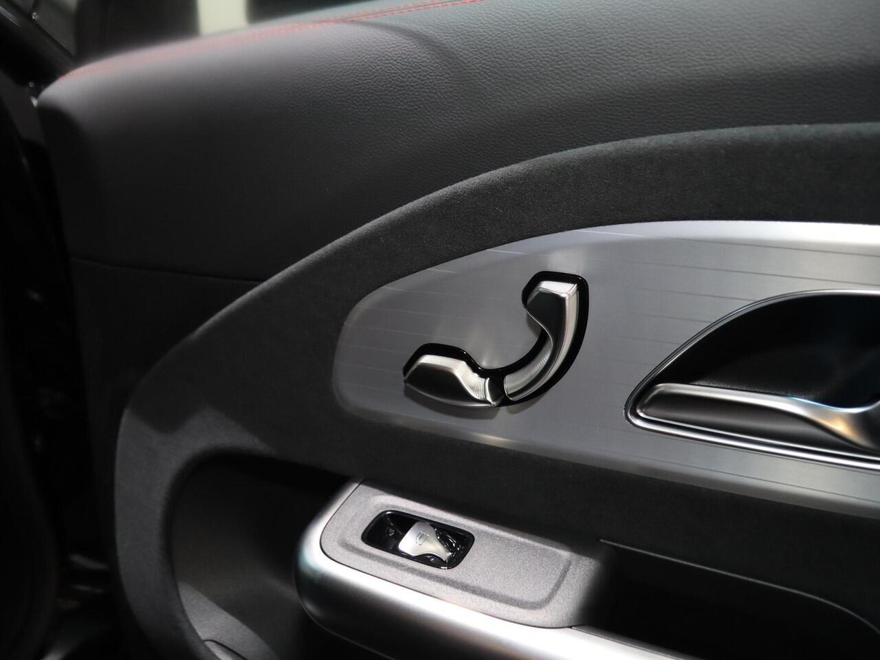 Mercedes-Benz CLA-KLASSE 250+ Launch Edition 85 kWh | Night | Panoramadak | Stoelverwarming | DISTRONIC | Achteruitrijcamera | Trekhaak |