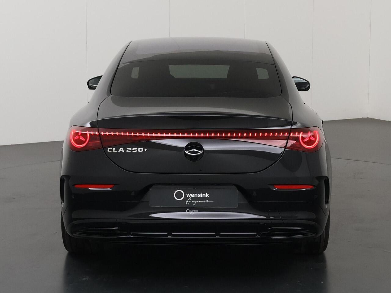 Mercedes-Benz CLA-KLASSE 250+ Launch Edition 85 kWh | Night | Panoramadak | Stoelverwarming | DISTRONIC | Achteruitrijcamera | Trekhaak |