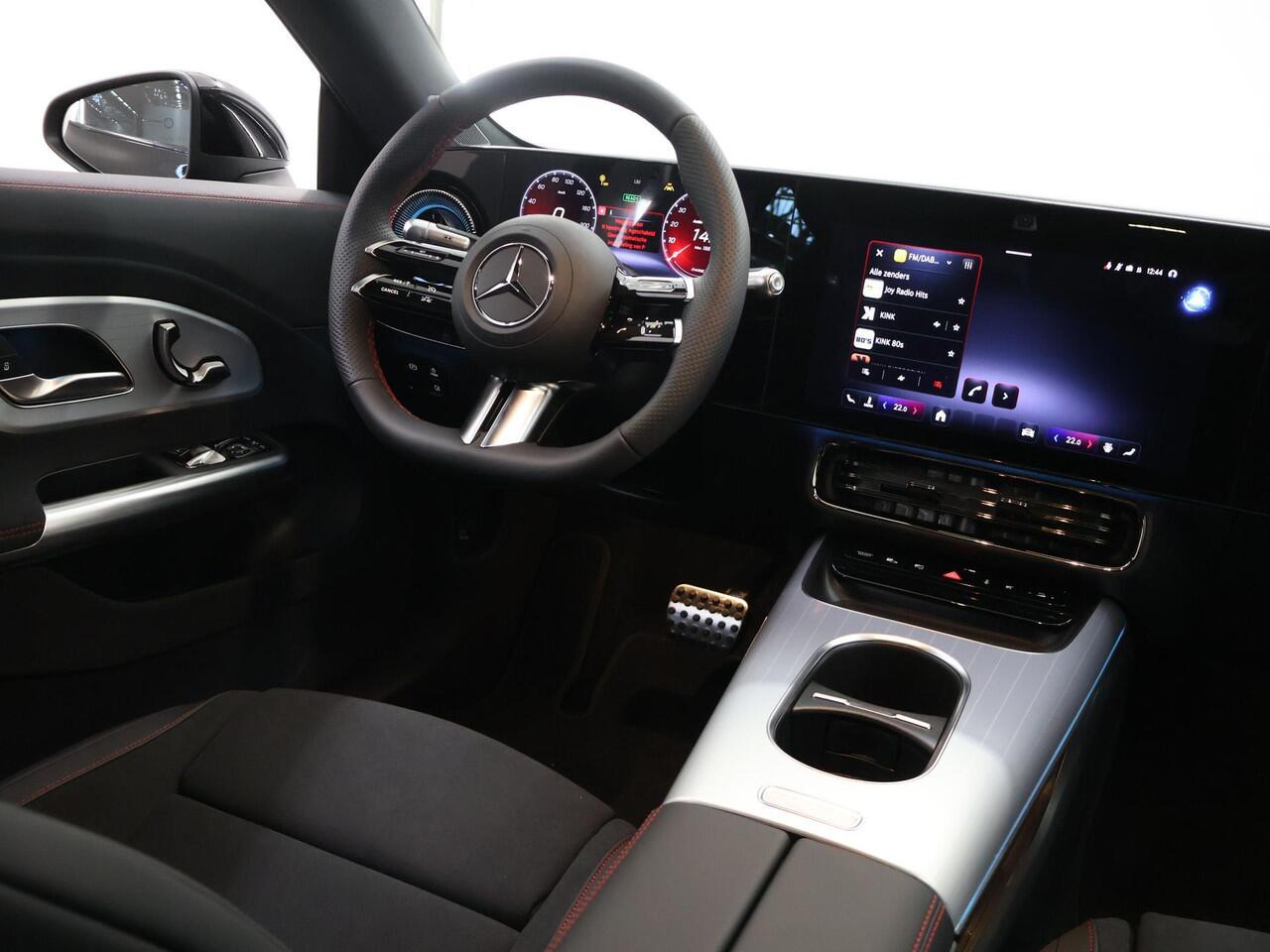 Mercedes-Benz CLA-KLASSE 250+ Launch Edition 85 kWh | Night | Panoramadak | Stoelverwarming | DISTRONIC | Achteruitrijcamera | Trekhaak |