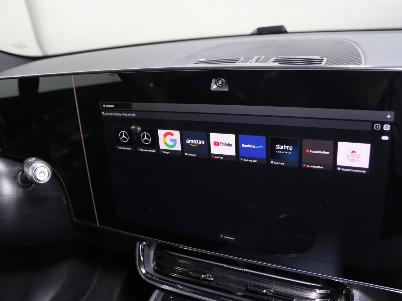 Mercedes-Benz CLA-KLASSE 180 Business Solution AMG | Panoramadak | Matrix Led | Night | 19"AMG velgen |