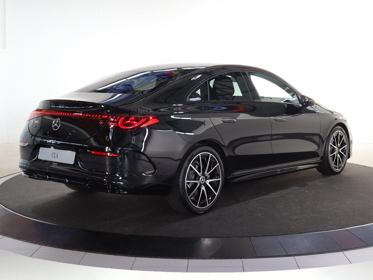 Mercedes-Benz CLA-KLASSE 180 Business Solution AMG | Panoramadak | Matrix Led | Night | 19"AMG velgen |