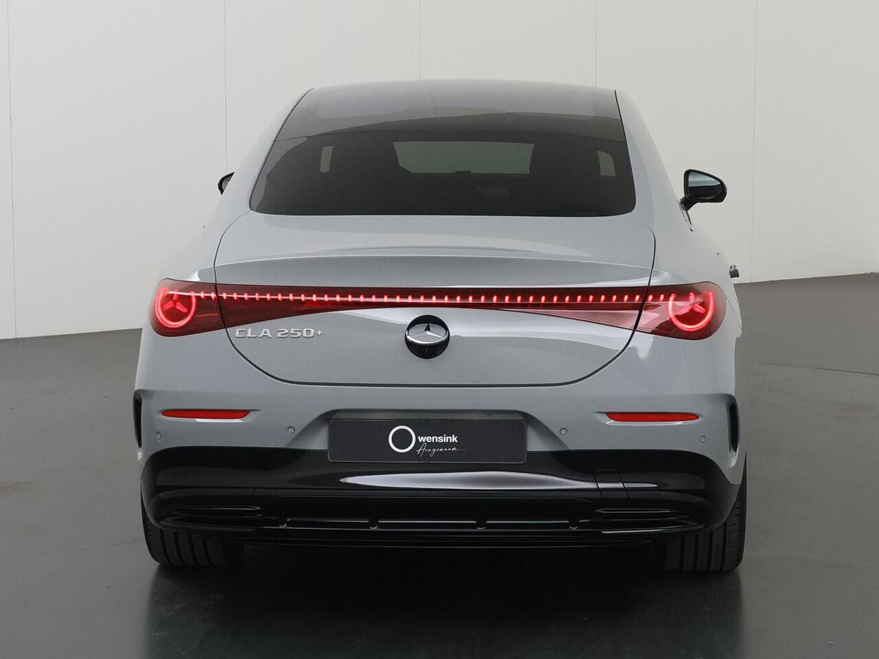 Mercedes-Benz CLA-KLASSE 250+ Launch Edition 85 kWh | Night | Panoramadak | Stoelverwarming | Trekhaak | Achteruitrijcamera | Dodehoekassistent |